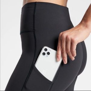 ATHLETA Ultimate Stash Pocket Crop